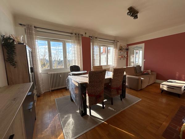 Appartement cosy entièrement rénové avec vue dégagée de 95.5 m² au coeur de Saint Rémy