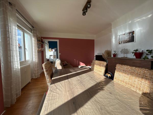 Appartement cosy entièrement rénové avec vue dégagée de 95.5 m² au coeur de Saint Rémy