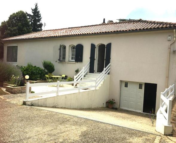 GRANDE MAISON D'HABITATION EN BON ÉTAT AVEC PISCINE ET AGREABLE TERRAIN ARBORÉ