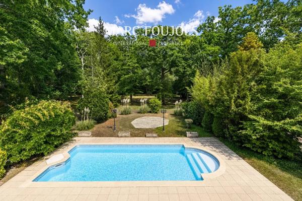 Lamorlaye – Maison de style Mansart – Piscine