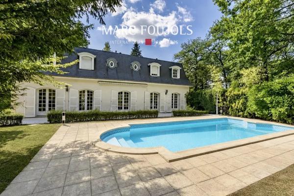 Lamorlaye – Maison de style Mansart – Piscine