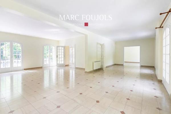 Lamorlaye – Maison de style Mansart – Piscine