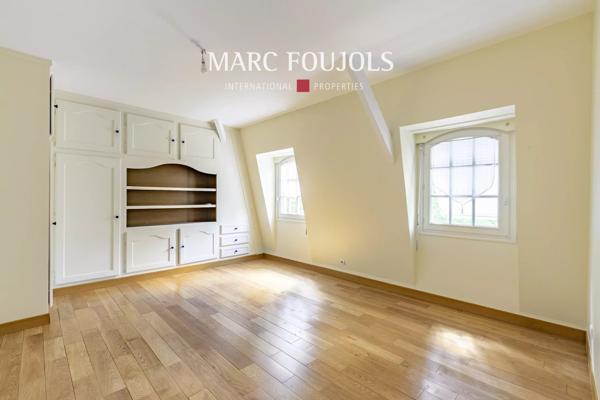 Lamorlaye – Maison de style Mansart – Piscine