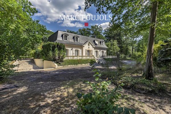 Lamorlaye – Maison de style Mansart – Piscine