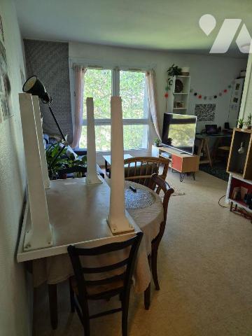 A vendre dans la résidence VULCAIN IV, un appartement de 53,52m², au 1er étage, comprenant une ...