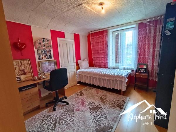 Grande maison familiale de 150 m², 6 chambres, jardin et dépendance – Au calme à Ussel