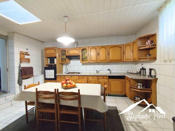 Grande maison familiale de 150 m², 6 chambres, jardin et dépendance – Au calme à Ussel