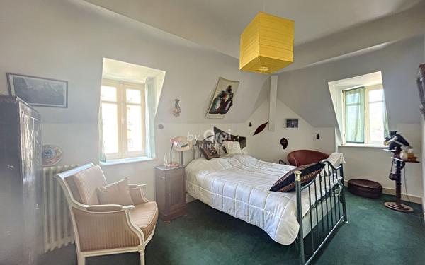 Maison à vendre    6 pièces •  Néris-les-Bains