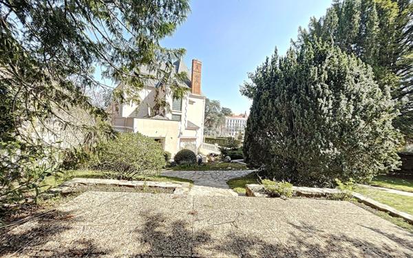 Maison à vendre    6 pièces •  Néris-les-Bains