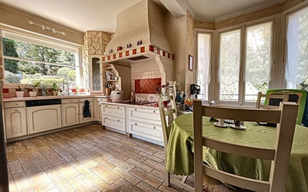 Maison à vendre    6 pièces •  Néris-les-Bains