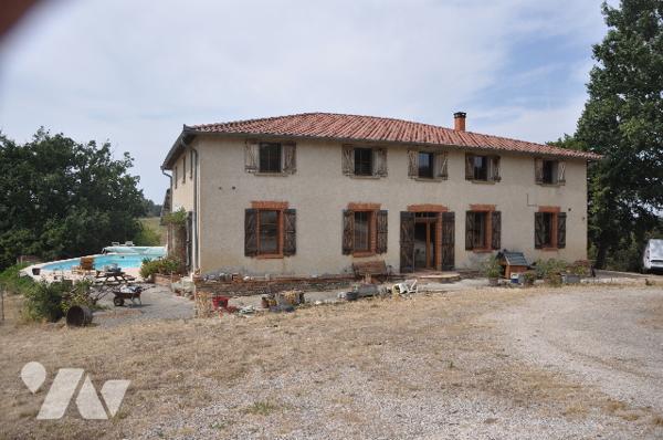 45 mns  TOULOUSE, maison 370m² et piscine sur 34 hectares de terres et bois, étang, 790.000 € CC.