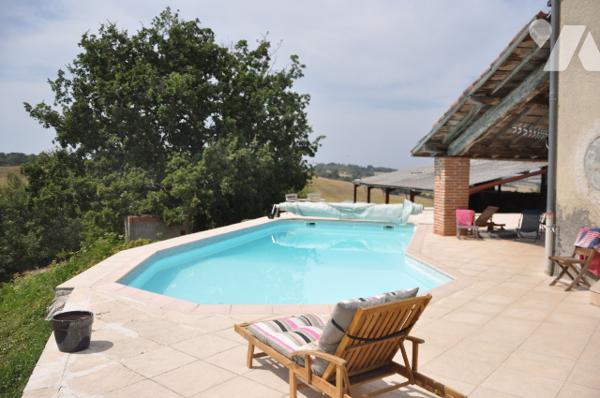 45 mns  TOULOUSE, maison 370m² et piscine sur 34 hectares de terres et bois, étang, 790.000 € CC.