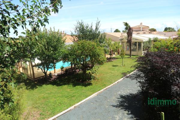 MAGNIFIQUE ENSEMBLE IMMOBILIER DE 350 M2, AVEC 2 LOGEMENTS , DANS UN LIEU RECHERCHE, AVEC PISCINE SUR UN TERRA La Rochelle (17000)