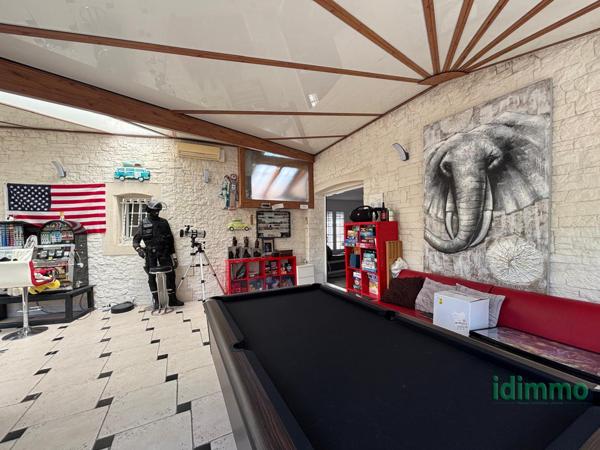 MAGNIFIQUE ENSEMBLE IMMOBILIER DE 350 M2, AVEC 2 LOGEMENTS , DANS UN LIEU RECHERCHE, AVEC PISCINE SUR UN TERRA La Rochelle (17000)
