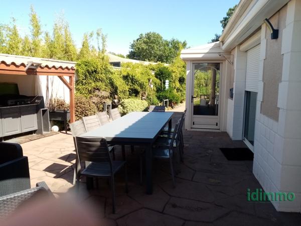 MAGNIFIQUE ENSEMBLE IMMOBILIER DE 350 M2, AVEC 2 LOGEMENTS , DANS UN LIEU RECHERCHE, AVEC PISCINE SUR UN TERRA La Rochelle (17000)