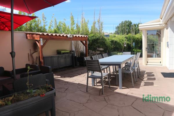 MAGNIFIQUE ENSEMBLE IMMOBILIER DE 350 M2, AVEC 2 LOGEMENTS , DANS UN LIEU RECHERCHE, AVEC PISCINE SUR UN TERRA La Rochelle (17000)