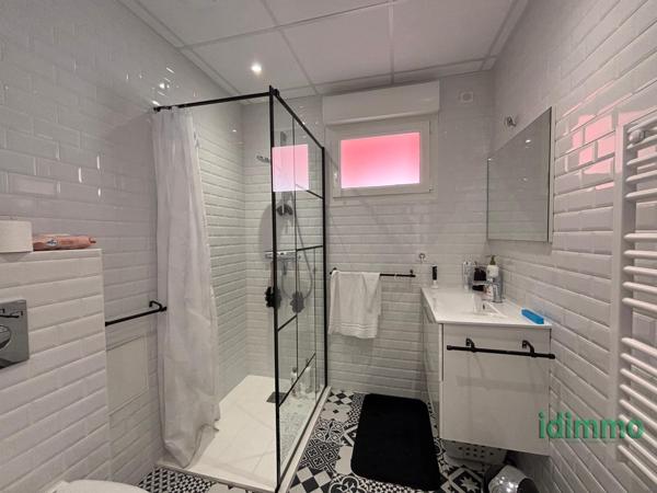 MAGNIFIQUE ENSEMBLE IMMOBILIER DE 350 M2, AVEC 2 LOGEMENTS , DANS UN LIEU RECHERCHE, AVEC PISCINE SUR UN TERRA La Rochelle (17000)