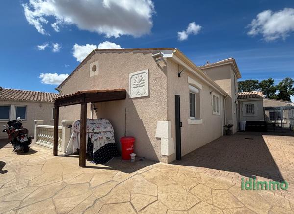MAGNIFIQUE ENSEMBLE IMMOBILIER DE 350 M2, AVEC 2 LOGEMENTS , DANS UN LIEU RECHERCHE, AVEC PISCINE SUR UN TERRA La Rochelle (17000)