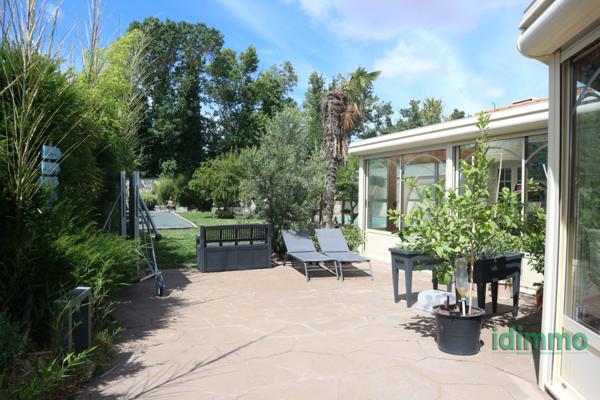 MAGNIFIQUE ENSEMBLE IMMOBILIER DE 350 M2, AVEC 2 LOGEMENTS , DANS UN LIEU RECHERCHE, AVEC PISCINE SUR UN TERRA La Rochelle (17000)
