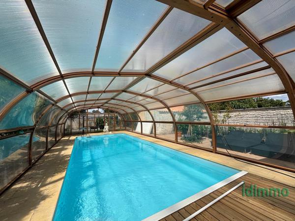 MAGNIFIQUE ENSEMBLE IMMOBILIER DE 350 M2, AVEC 2 LOGEMENTS , DANS UN LIEU RECHERCHE, AVEC PISCINE SUR UN TERRA La Rochelle (17000)
