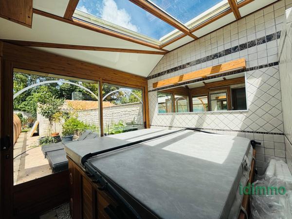 MAGNIFIQUE ENSEMBLE IMMOBILIER DE 350 M2, AVEC 2 LOGEMENTS , DANS UN LIEU RECHERCHE, AVEC PISCINE SUR UN TERRA La Rochelle (17000)