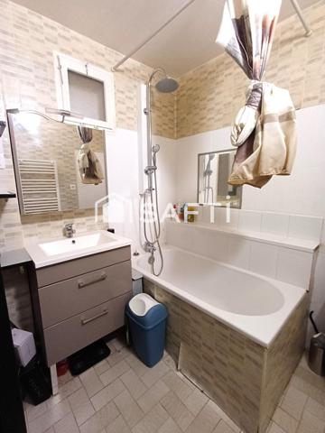 Maison proche commodités 2 chambres salon insert