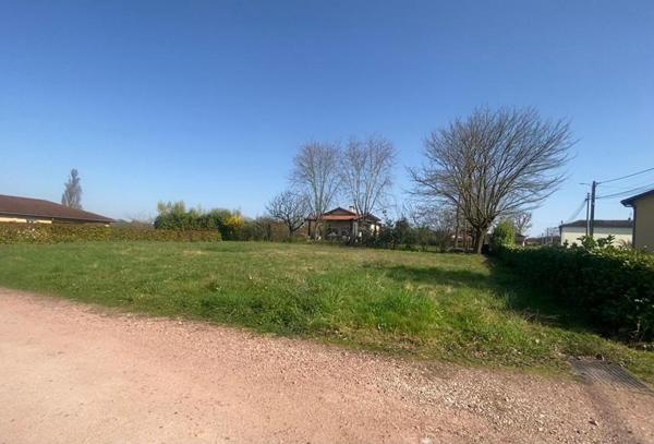 Terrain à vendre - Opportunité rare à Crottet (01)