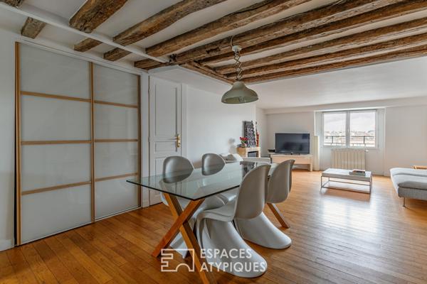 Duplex en dernier étage sous les toits au cœur du Haut Marais