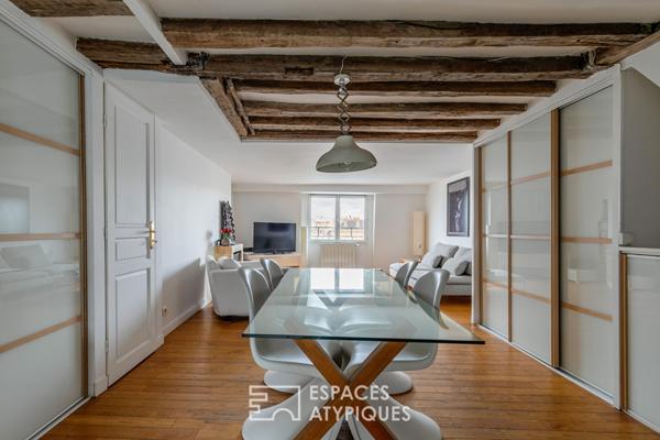Duplex en dernier étage sous les toits au cœur du Haut Marais