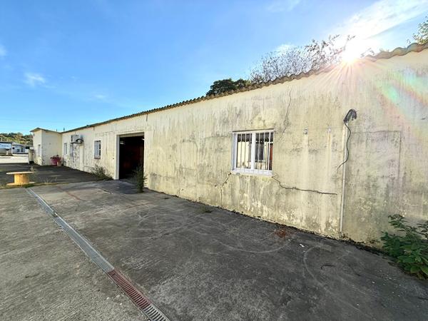 Entrepôt / Local industriel 422 m2