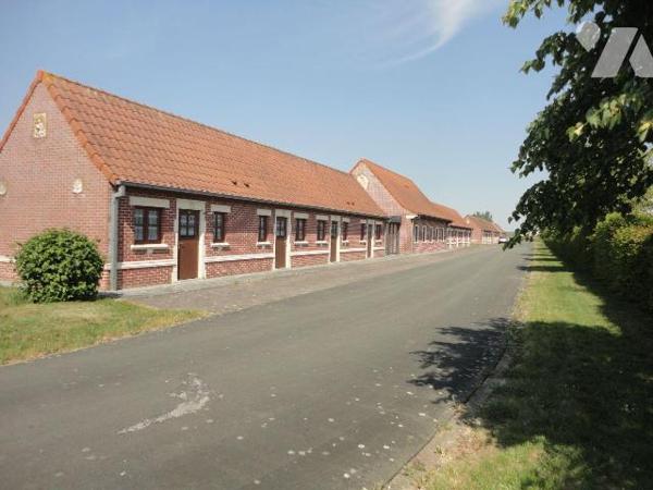 A VENDRE sur BAILLEUL dans le NORD (59) - sur et avec un terrain de plus de 2.5 hectares- Très ...