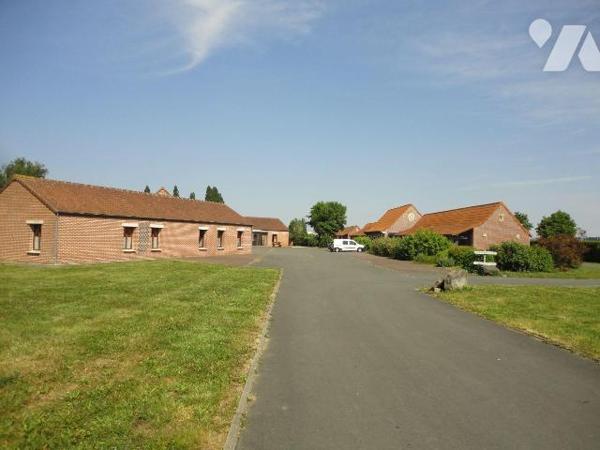A VENDRE sur BAILLEUL dans le NORD (59) - sur et avec un terrain de plus de 2.5 hectares- Très ...