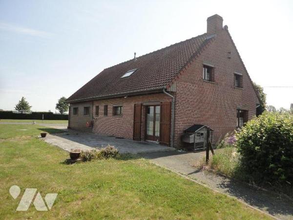 A VENDRE sur BAILLEUL dans le NORD (59) - sur et avec un terrain de plus de 2.5 hectares- Très ...