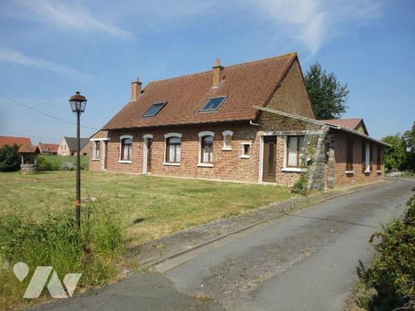 A VENDRE sur BAILLEUL dans le NORD (59) - sur et avec un terrain de plus de 2.5 hectares- Très ...