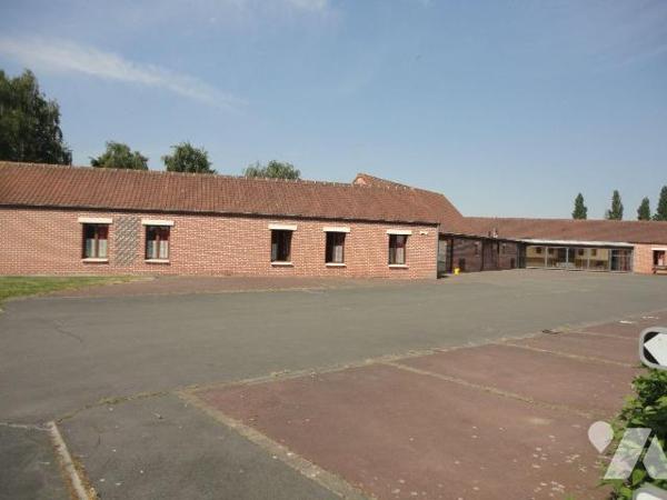 A VENDRE sur BAILLEUL dans le NORD (59) - sur et avec un terrain de plus de 2.5 hectares- Très ...