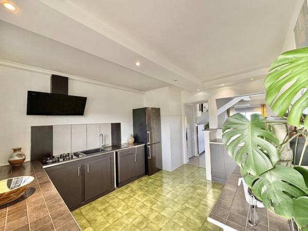 Beau Triplex Centre-ville Saint-Pierre