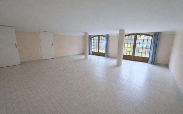 Maison à vendre    7 pièces •  Carpentras