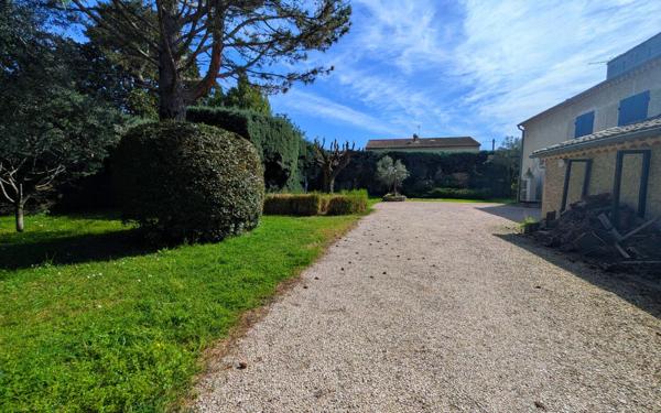 Maison à vendre    7 pièces •  Carpentras