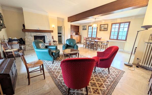 Maison à vendre    7 pièces •  Carpentras