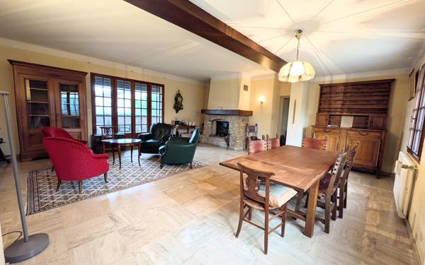 Maison à vendre    7 pièces •  Carpentras