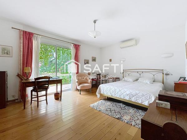 VILLA D’ARCHITECTE de 209 m2 et son Magnifique PARC !!