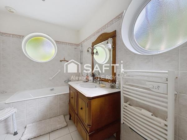 VILLA D’ARCHITECTE de 209 m2 et son Magnifique PARC !!