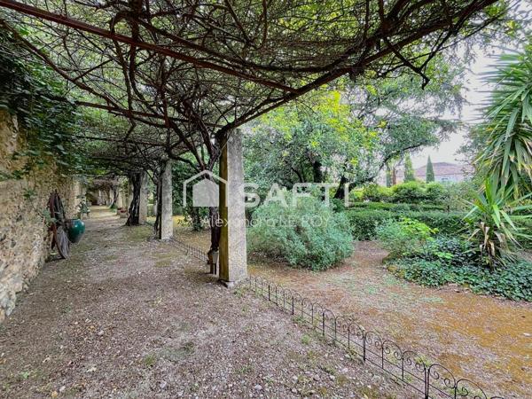 VILLA D’ARCHITECTE de 209 m2 et son Magnifique PARC !!