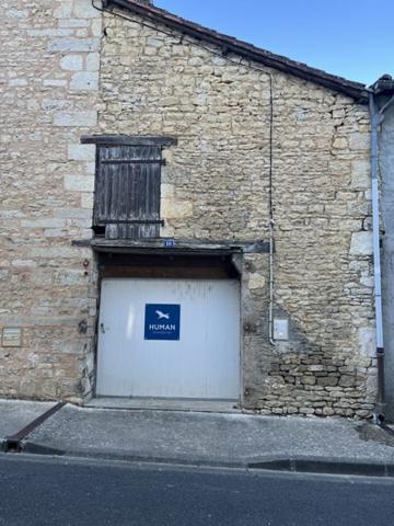 Parking à vendre 35 000 € Ruffec 40 m² DPE