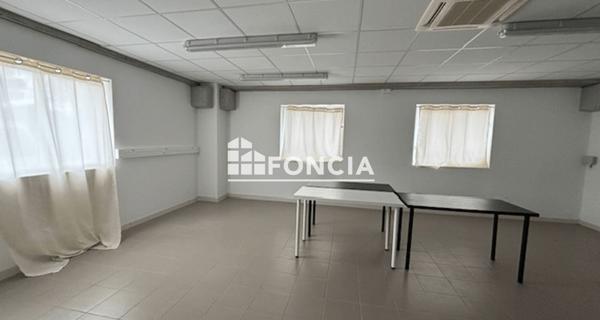 À vendre Local commercial 1200 m² - Violès 84150