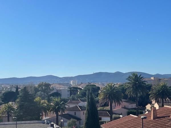 Fréjus appartement 2 pièces 47m2 dans résidence récente.