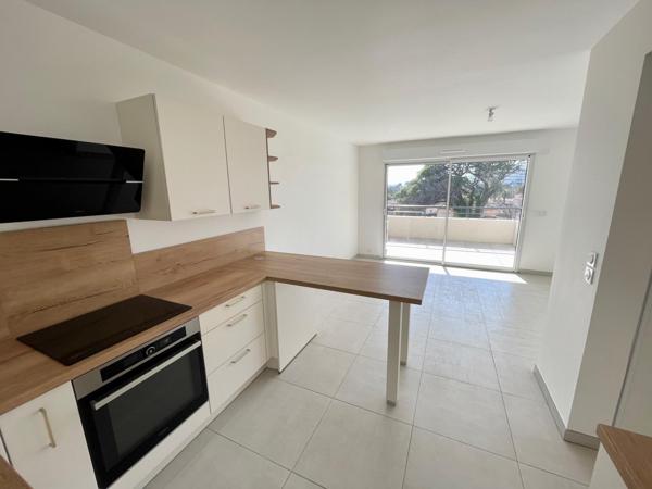 Fréjus appartement 2 pièces 47m2 dans résidence récente.