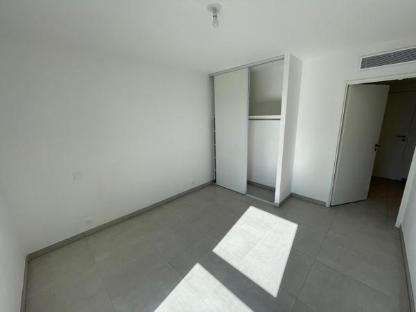 Fréjus appartement 2 pièces 47m2 dans résidence récente.