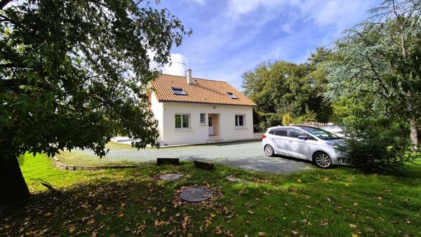 À vendre - Maison familiale de 178 m² avec terrain de 11 930 m² avec étang - Porte de SAUTRON