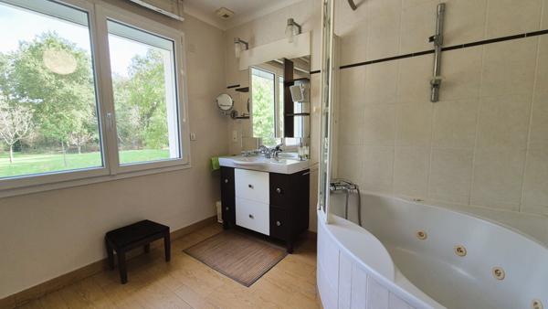 À vendre - Maison familiale de 178 m² avec terrain de 11 930 m² avec étang - Porte de SAUTRON